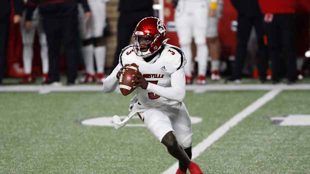 Louisville QB Malik Cunningham Rolling Out